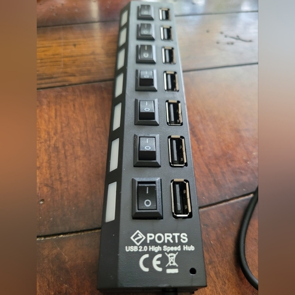 Black 7-Port USB Hub for Computers and Laptops - Picture 3 of 3
